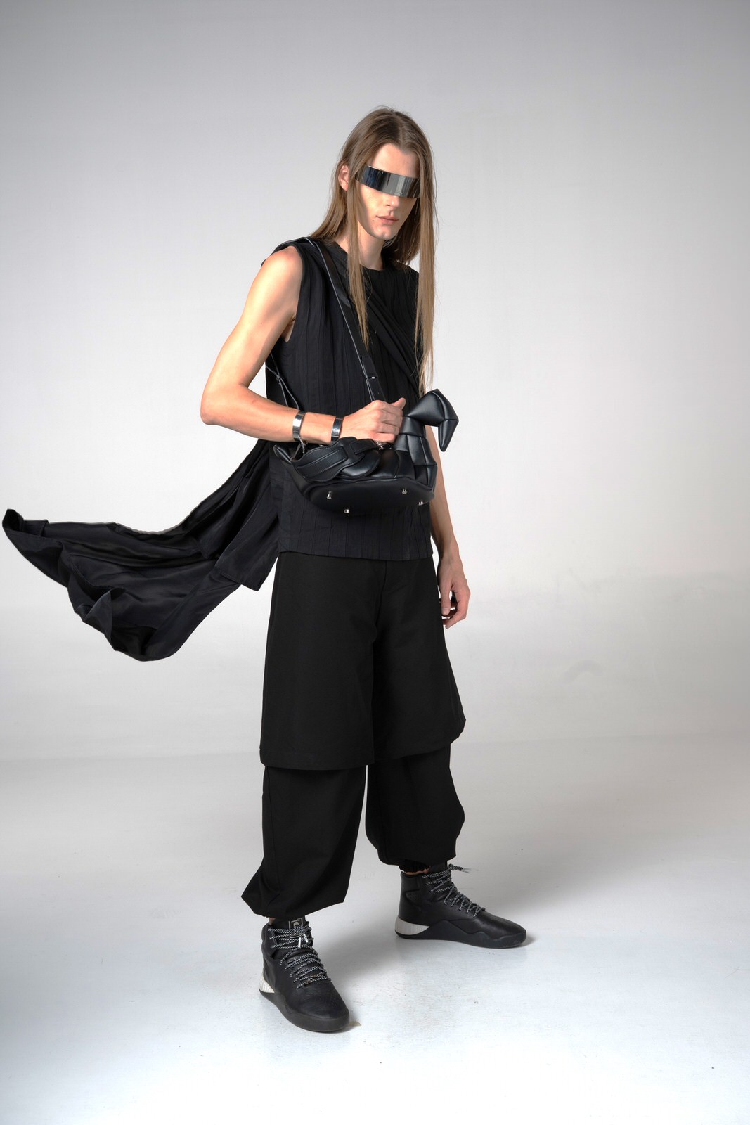 Drapes Back Vest Tee - Image 4