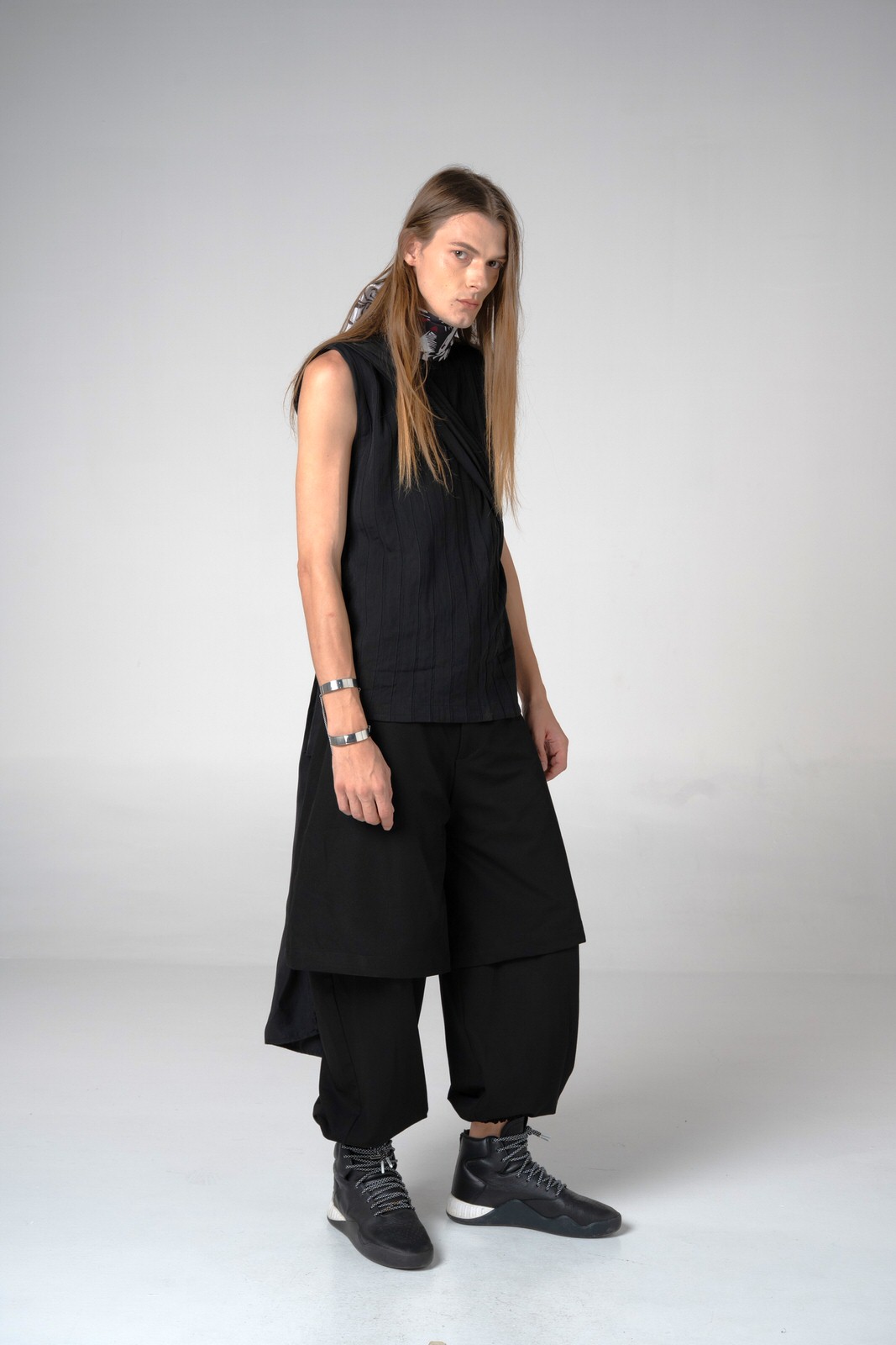 Drapes Back Vest Tee - Image 6